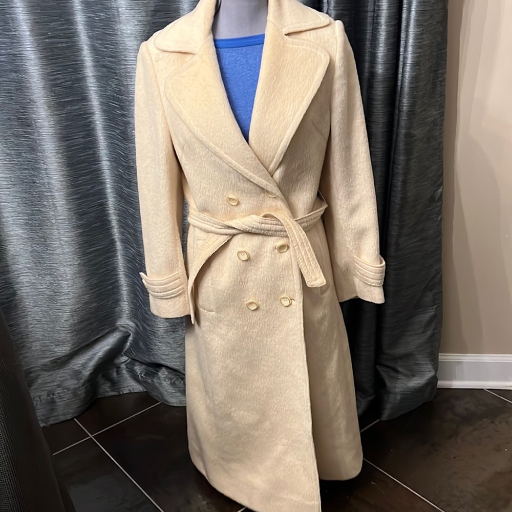 Gorgeous Double Breasted Fully Lined Vanilla Colo… - image 1